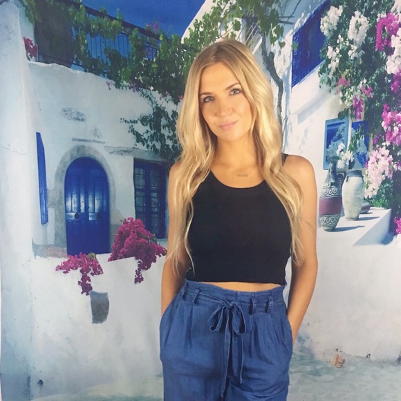 High Neck Crop Top - Picture 4 of 6